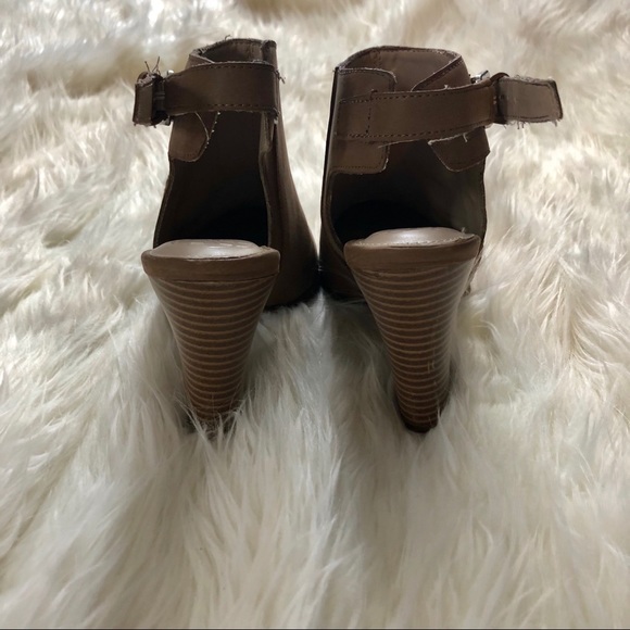 Dana Buchman heels - Picture 4 of 6